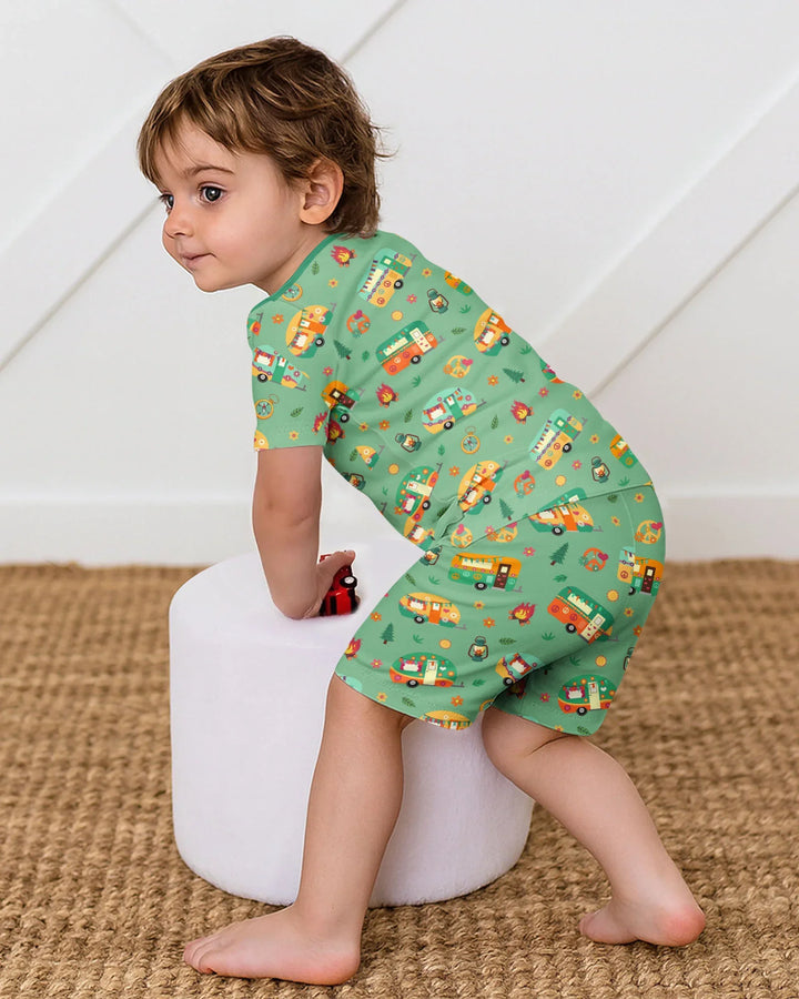 Zweiteiliges Pyjama-Set mit kurzen Ärmeln und Shorts im Sommer-Design