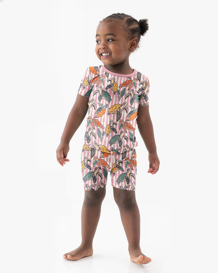 Template Zweiteiliges Pyjama-Set mit kurzen Ärmeln und Shorts