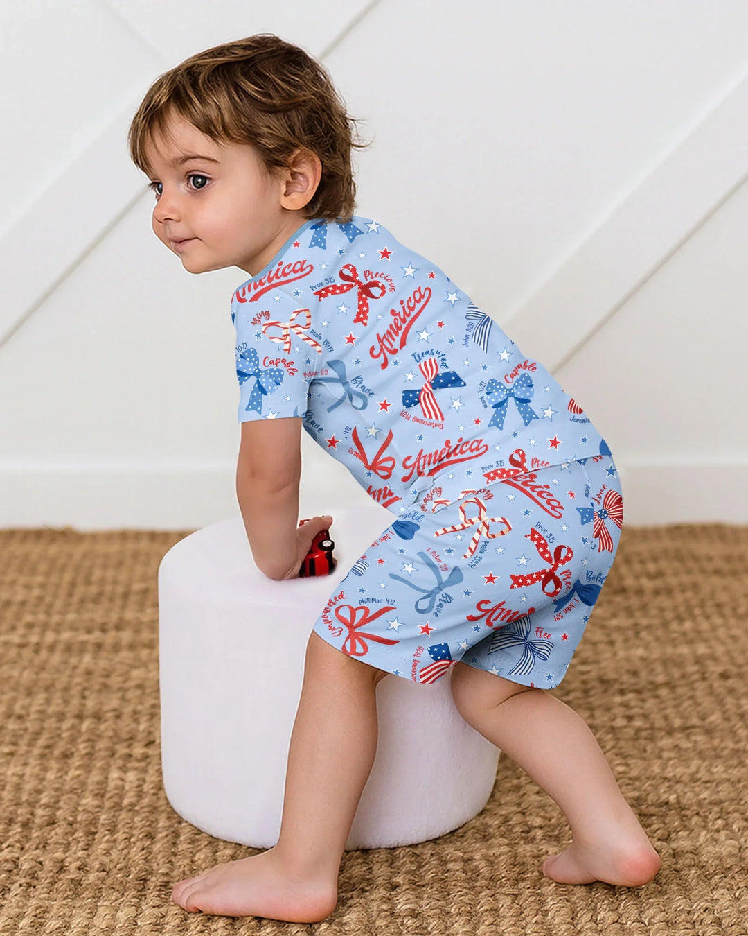 Template Zweiteiliges Pyjama-Set mit kurzen Ärmeln und Shorts