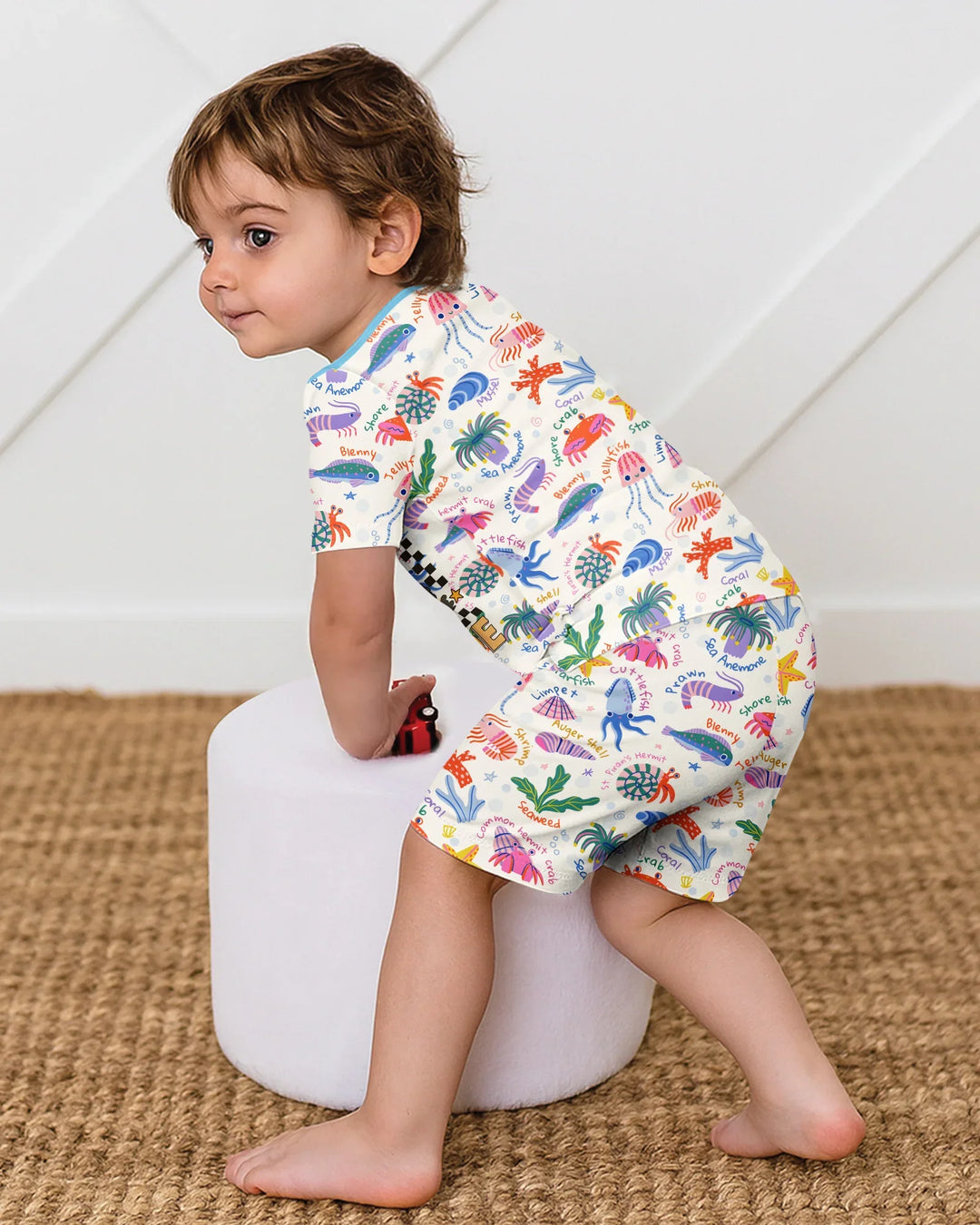 Template Zweiteiliges Pyjama-Set mit kurzen Ärmeln und Shorts