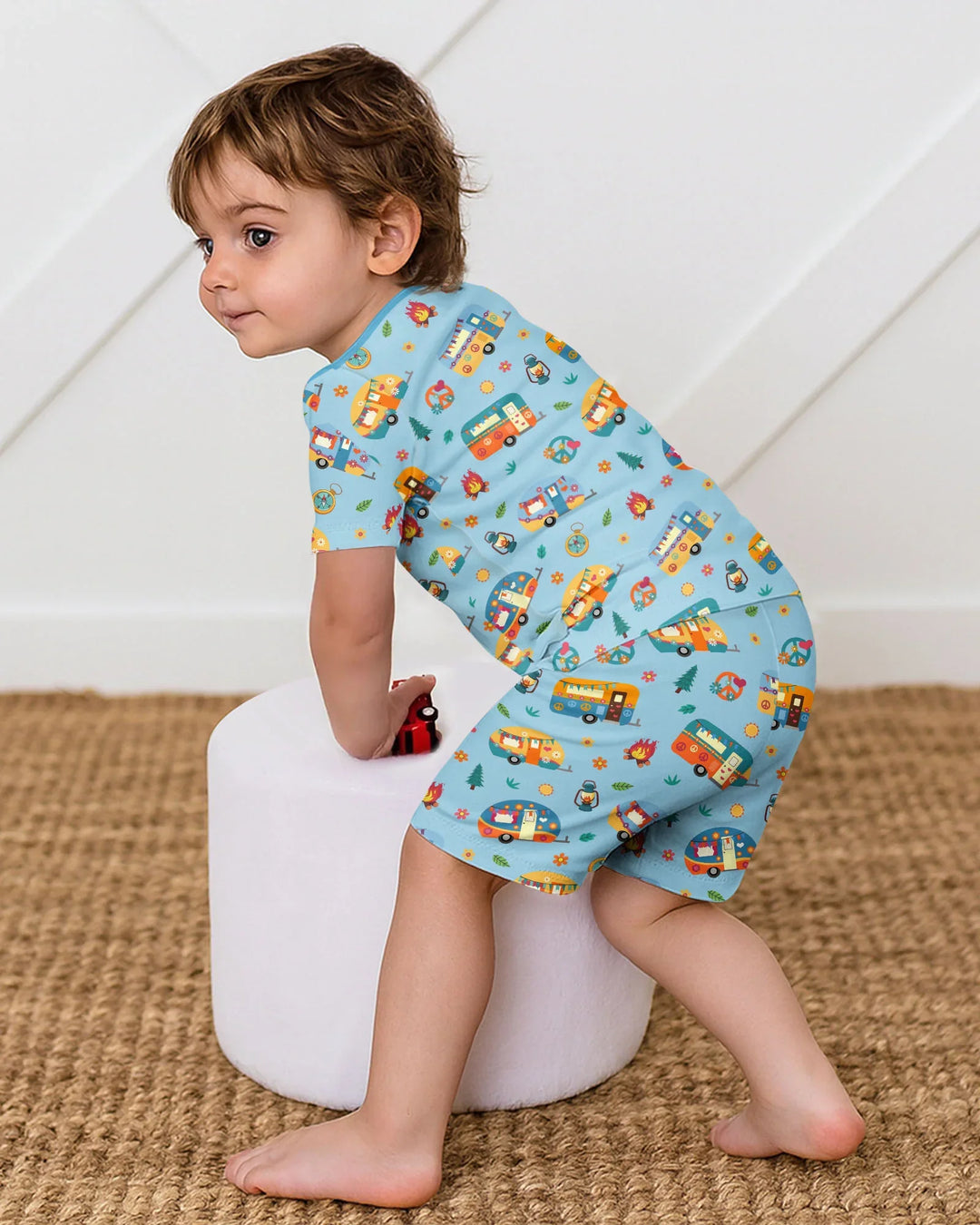 Zweiteiliges Pyjama-Set mit kurzen Ärmeln und Shorts im Sommer-Design
