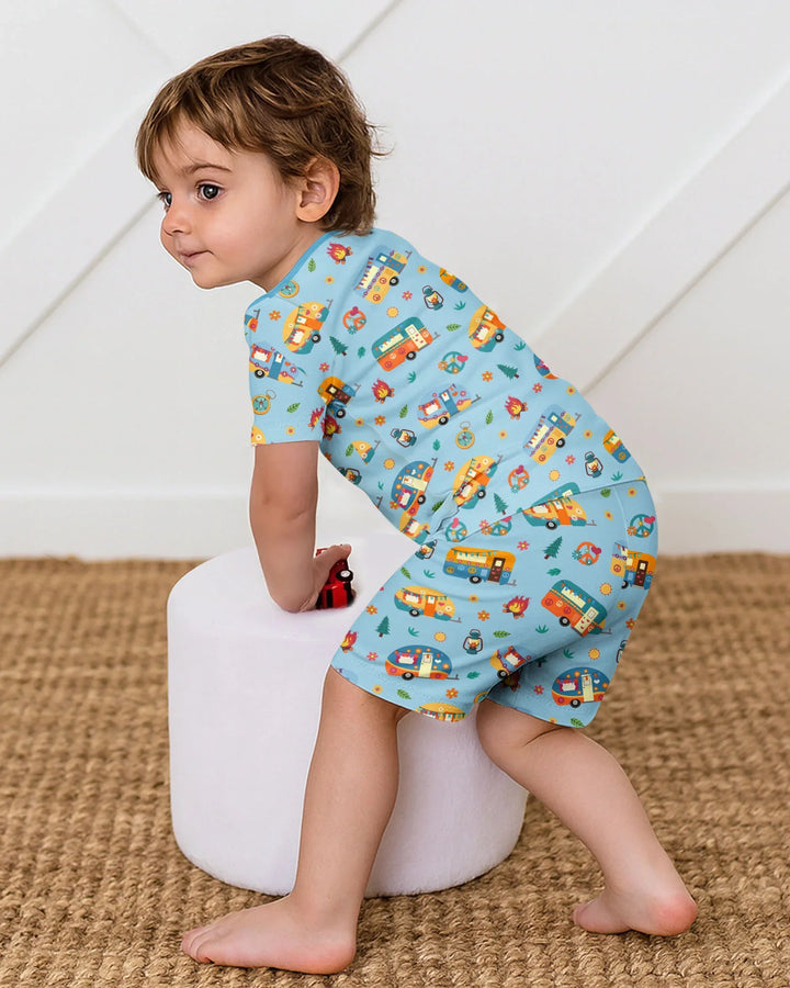 Zweiteiliges Pyjama-Set mit kurzen Ärmeln und Shorts im Sommer-Design
