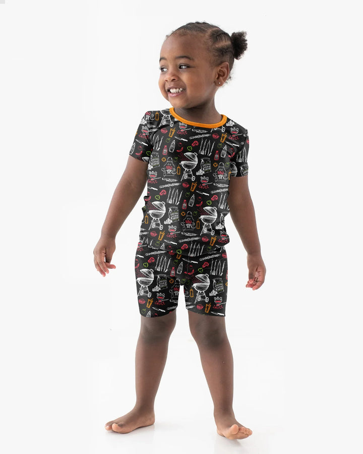 Template Zweiteiliges Pyjama-Set mit kurzen Ärmeln und Shorts