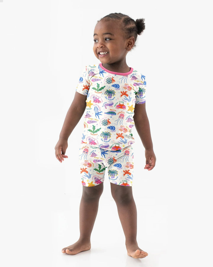 Template Zweiteiliges Pyjama-Set mit kurzen Ärmeln und Shorts