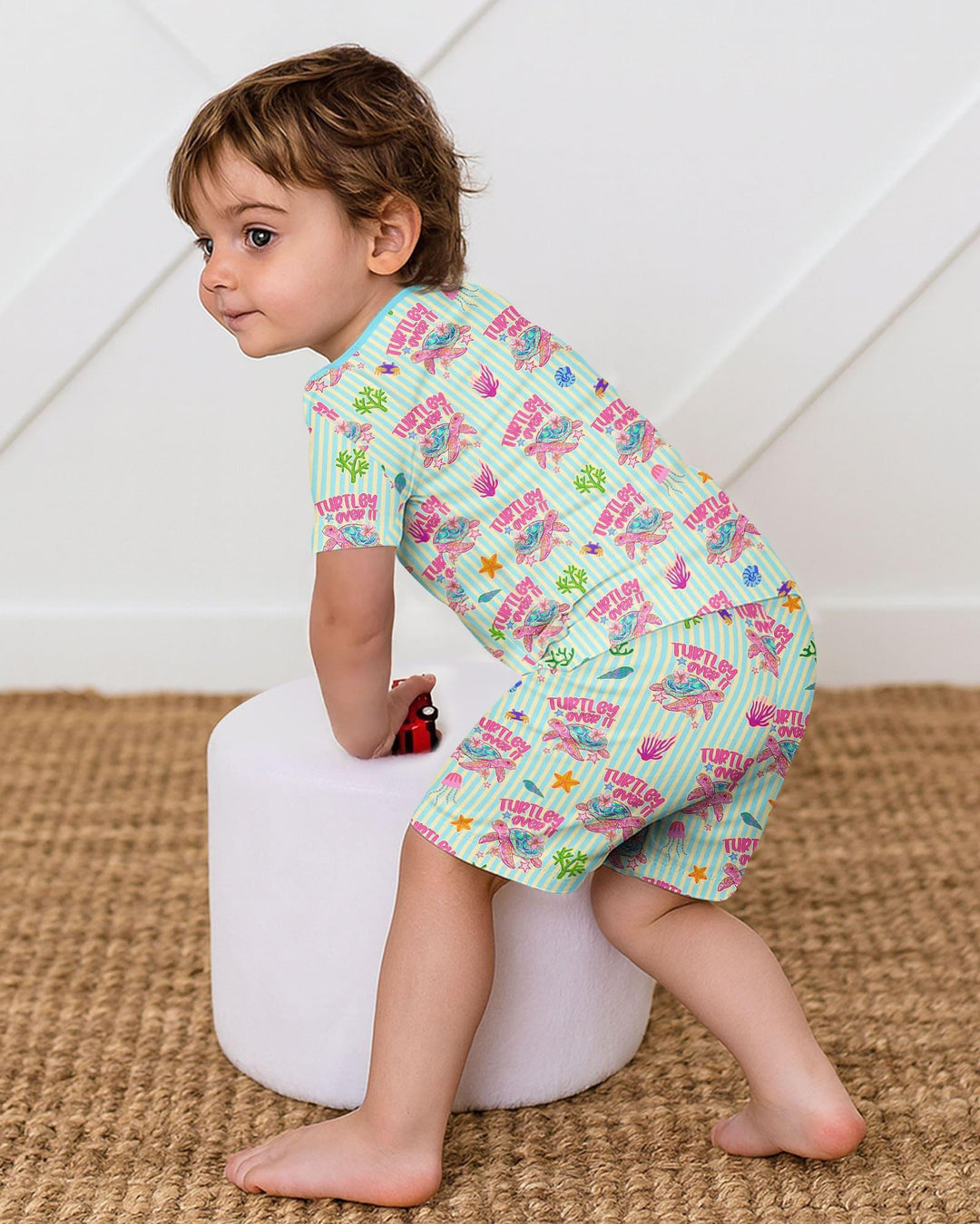 Template Zweiteiliges Pyjama-Set mit kurzen Ärmeln und Shorts