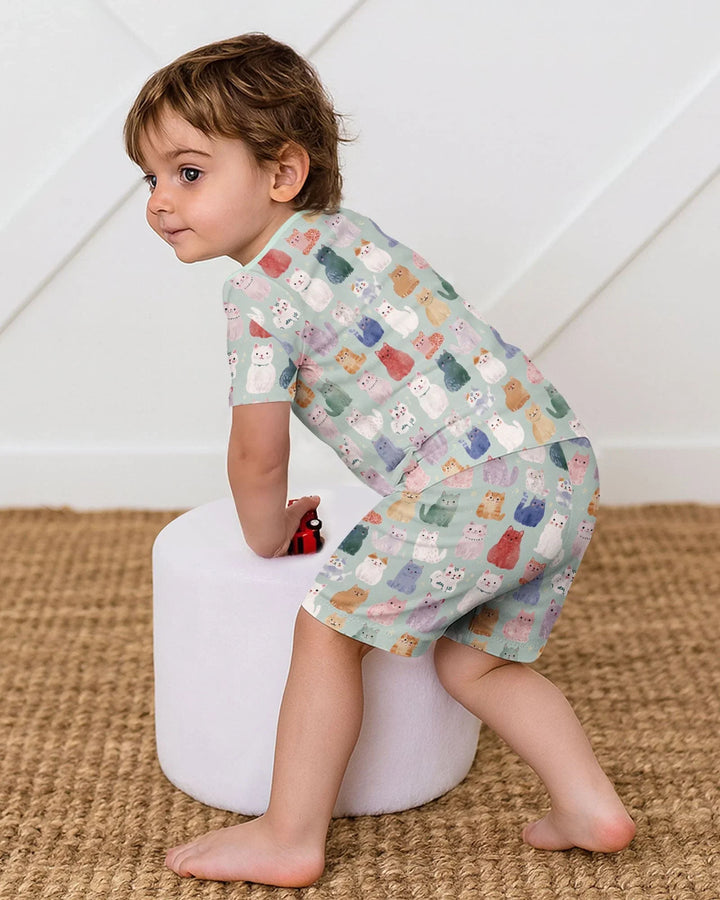 Template Zweiteiliges Pyjama-Set mit kurzen Ärmeln und Shorts