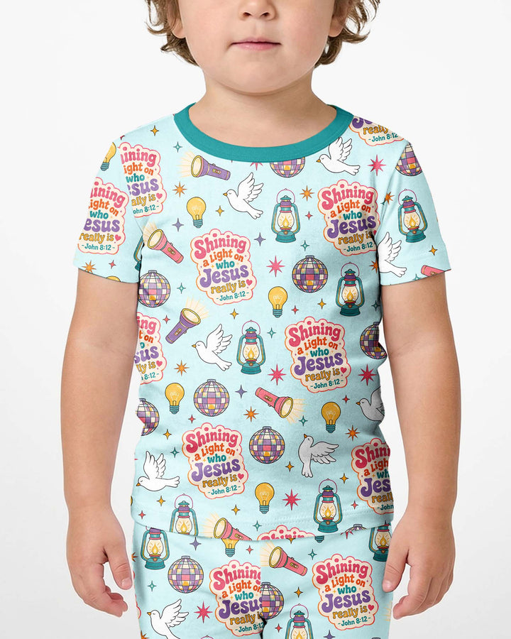 Template Zweiteiliges Pyjama-Set mit kurzen Ärmeln und Shorts
