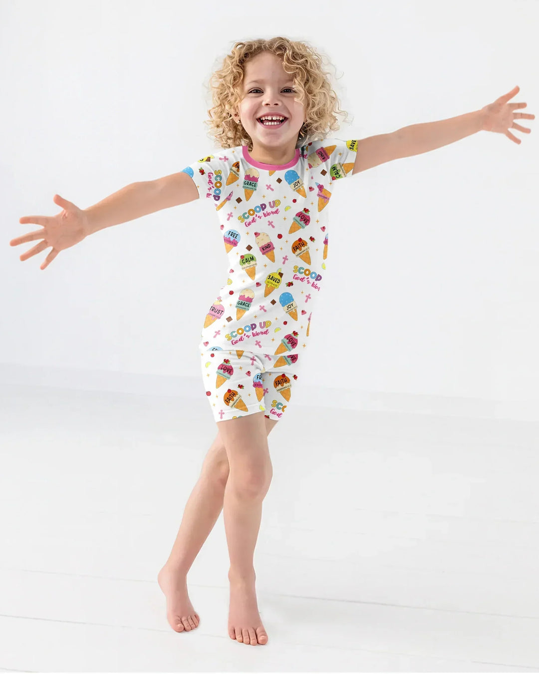 Template Zweiteiliges Pyjama-Set mit kurzen Ärmeln und Shorts