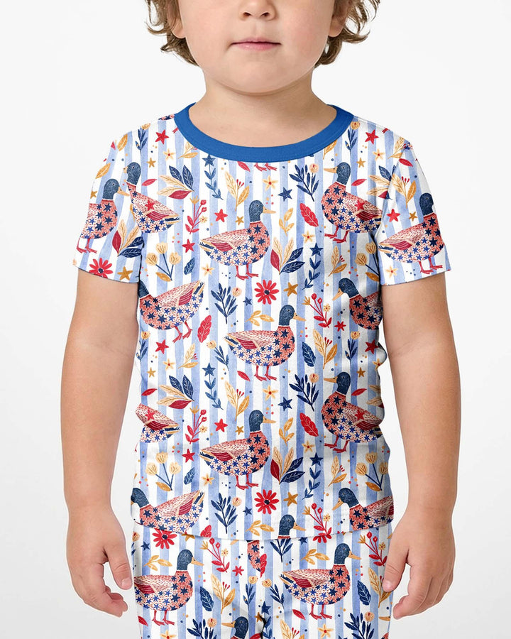 Template Zweiteiliges Pyjama-Set mit kurzen Ärmeln und Shorts