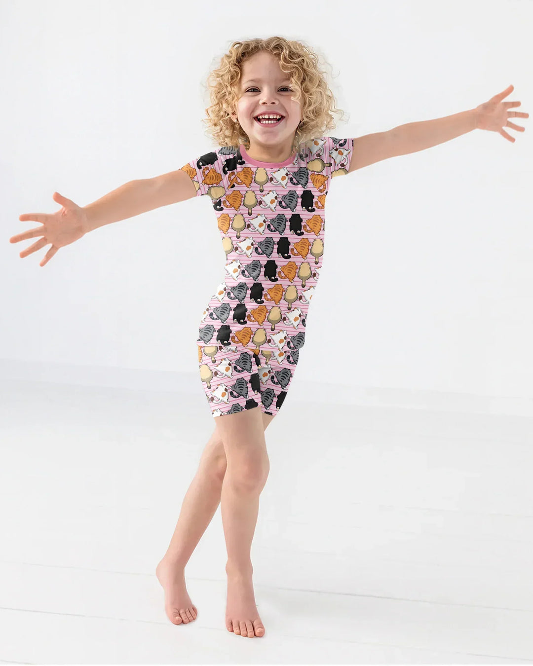 Template Zweiteiliges Pyjama-Set mit kurzen Ärmeln und Shorts