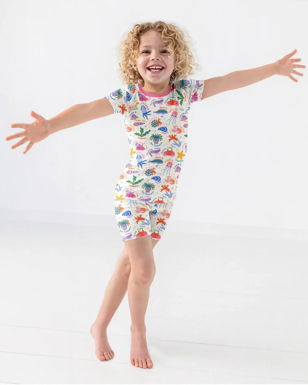 Template Zweiteiliges Pyjama-Set mit kurzen Ärmeln und Shorts
