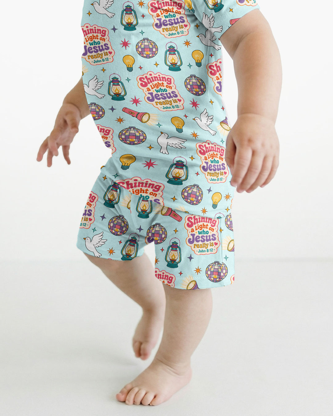 Template Zweiteiliges Pyjama-Set mit kurzen Ärmeln und Shorts