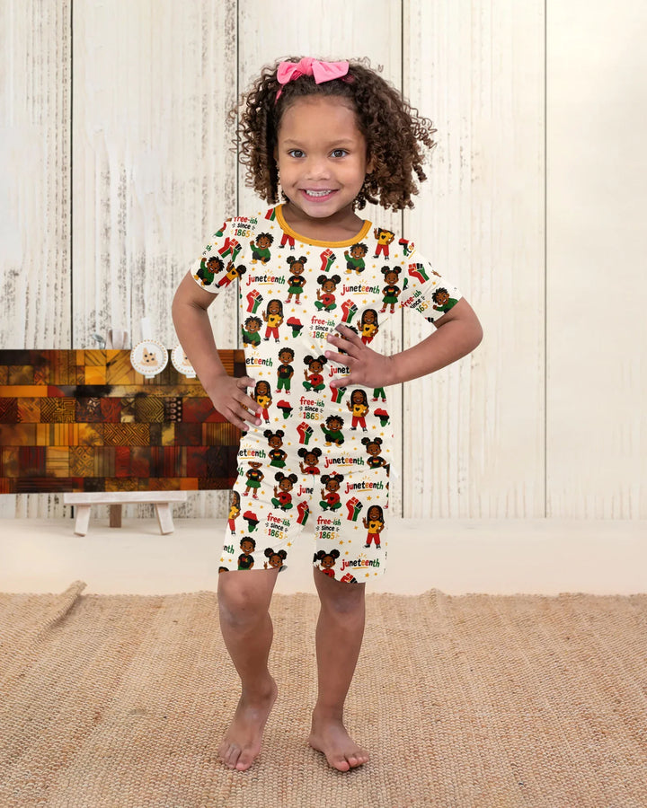 Template Zweiteiliges Pyjama-Set mit kurzen Ärmeln und Shorts