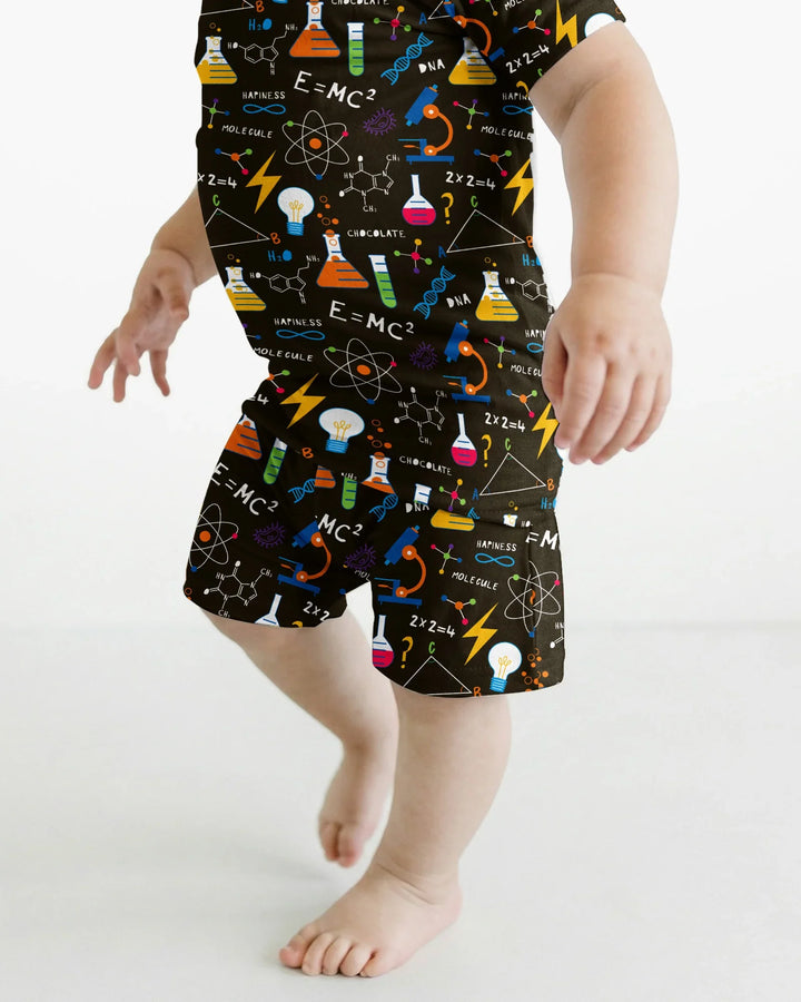 Template Zweiteiliges Pyjama-Set mit kurzen Ärmeln und Shorts
