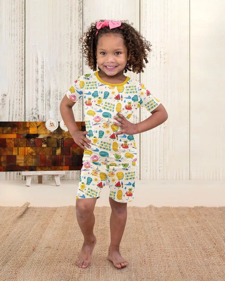 Template Zweiteiliges Pyjama-Set mit kurzen Ärmeln und Shorts
