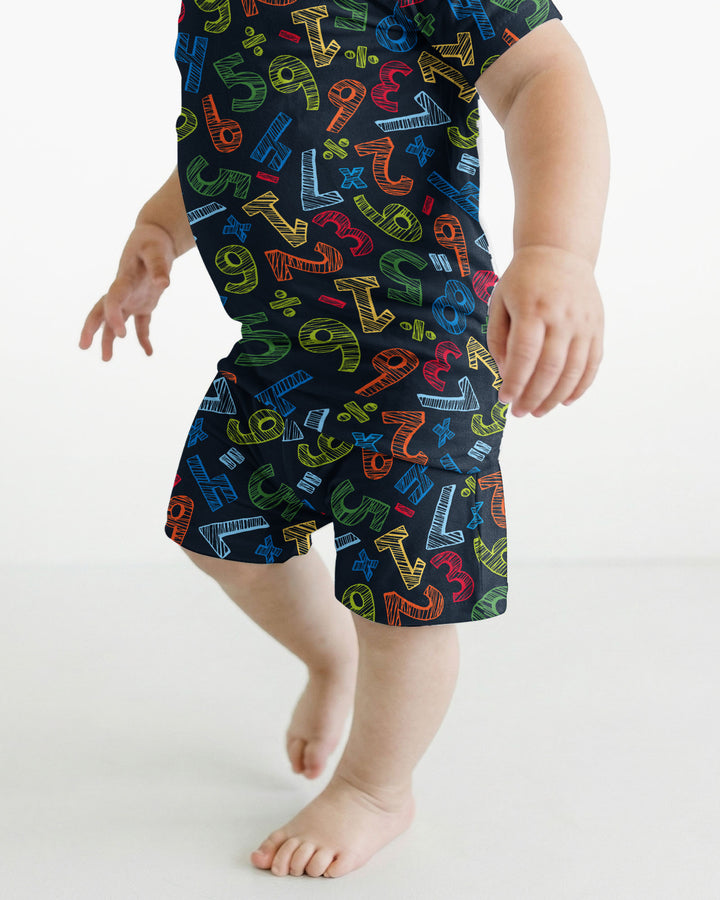 Template Zweiteiliges Pyjama-Set mit kurzen Ärmeln und Shorts