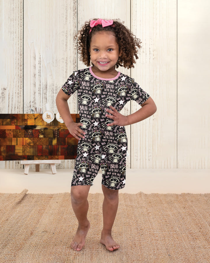 Template Zweiteiliges Pyjama-Set mit kurzen Ärmeln und Shorts