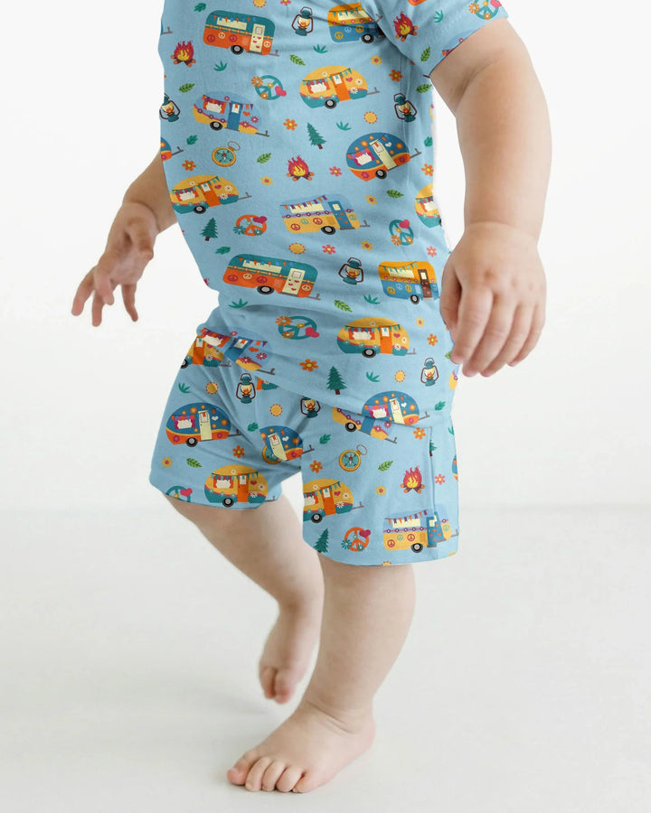 Zweiteiliges Pyjama-Set mit kurzen Ärmeln und Shorts im Sommer-Design