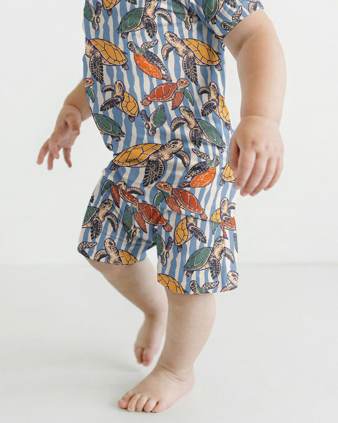 Template Zweiteiliges Pyjama-Set mit kurzen Ärmeln und Shorts