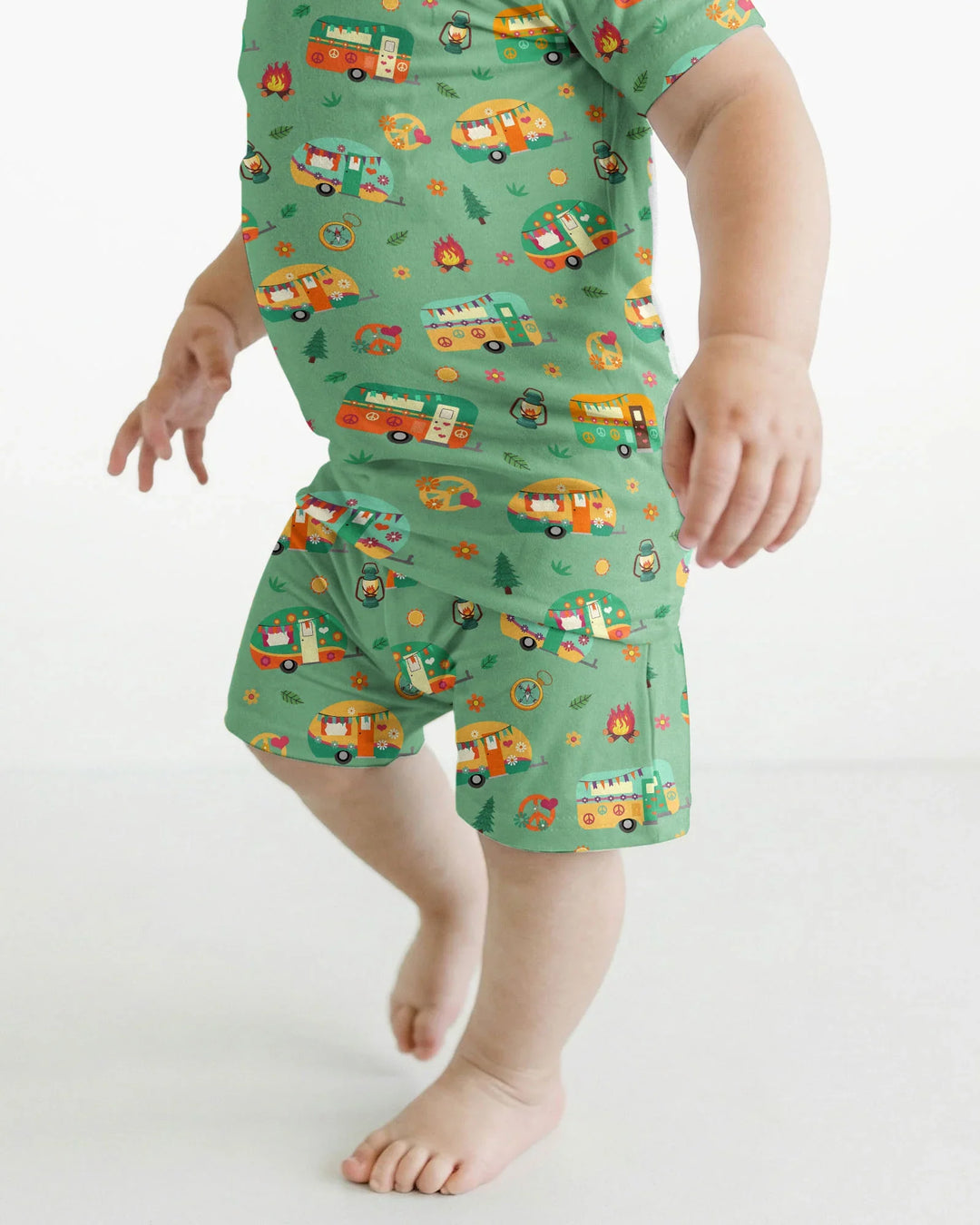 Zweiteiliges Pyjama-Set mit kurzen Ärmeln und Shorts im Sommer-Design