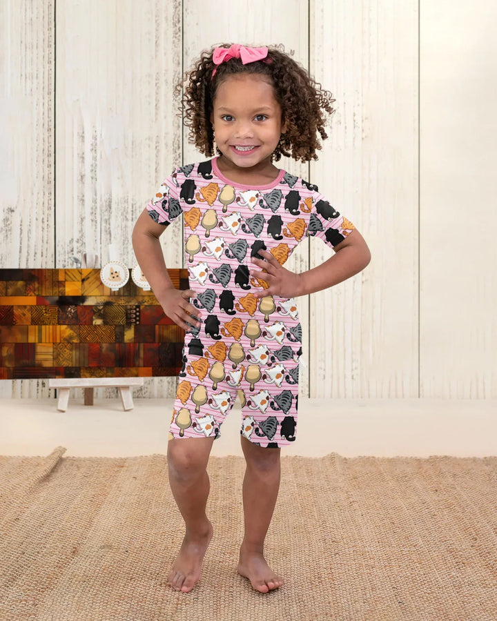 Template Zweiteiliges Pyjama-Set mit kurzen Ärmeln und Shorts