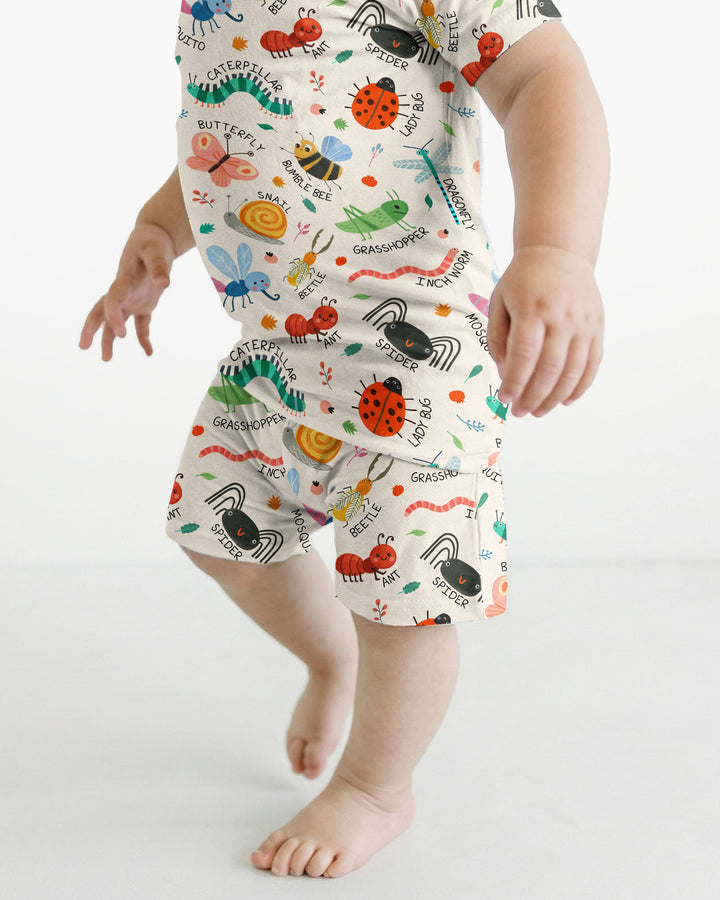 Template Zweiteiliges Pyjama-Set mit kurzen Ärmeln und Shorts