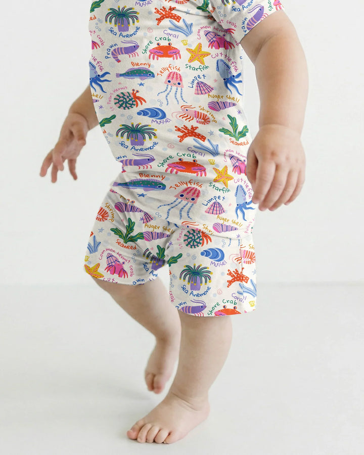 Template Zweiteiliges Pyjama-Set mit kurzen Ärmeln und Shorts