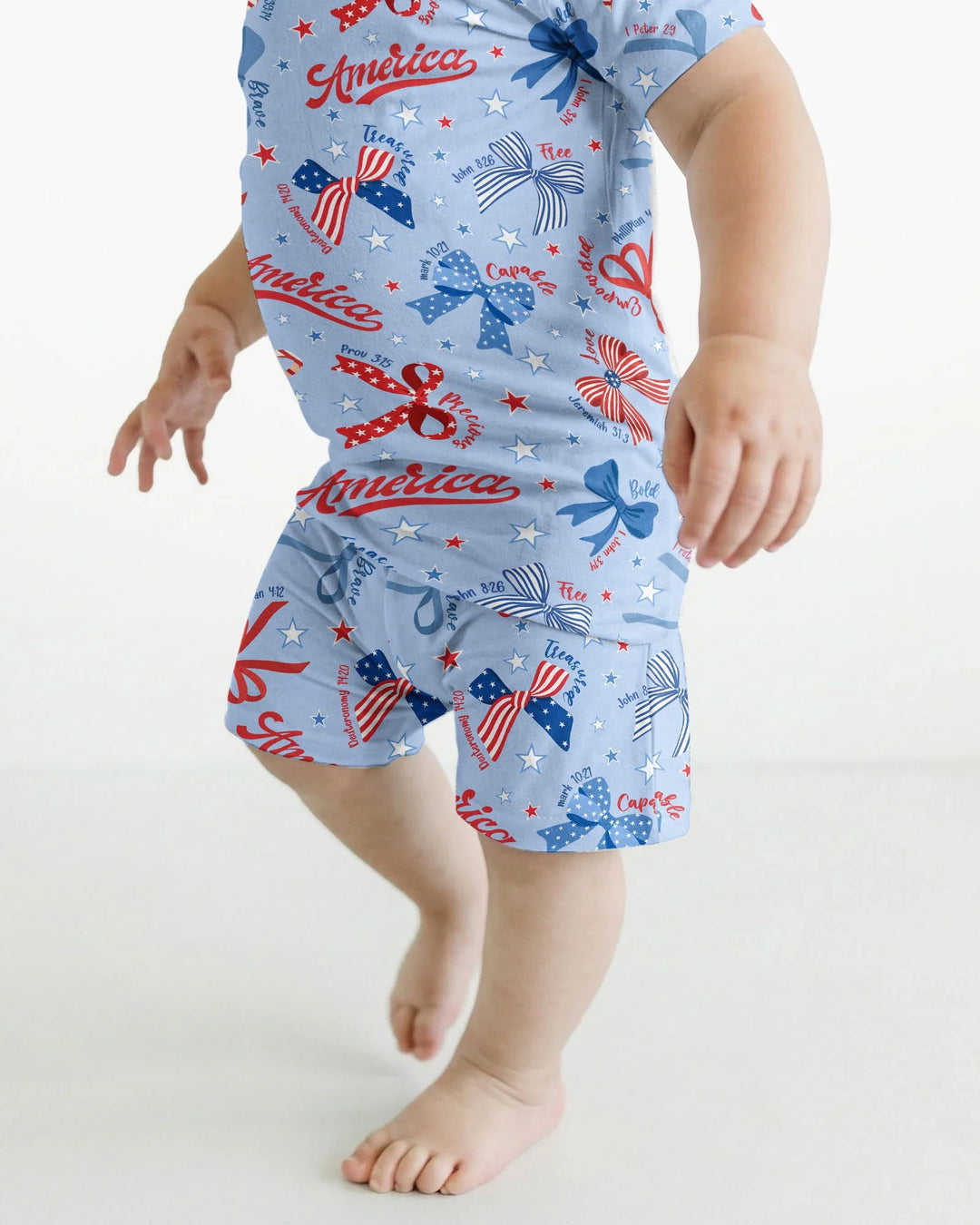 Template Zweiteiliges Pyjama-Set mit kurzen Ärmeln und Shorts