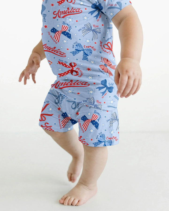 Template Zweiteiliges Pyjama-Set mit kurzen Ärmeln und Shorts