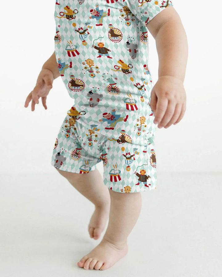 Template Zweiteiliges Pyjama-Set mit kurzen Ärmeln und Shorts