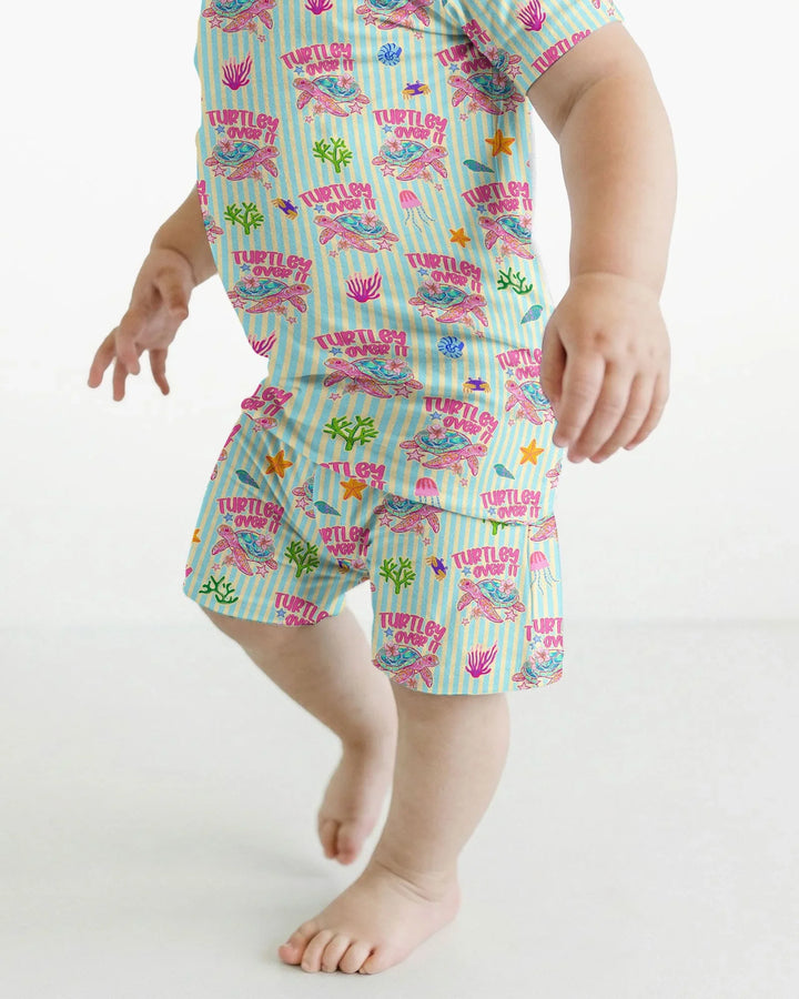 Template Zweiteiliges Pyjama-Set mit kurzen Ärmeln und Shorts