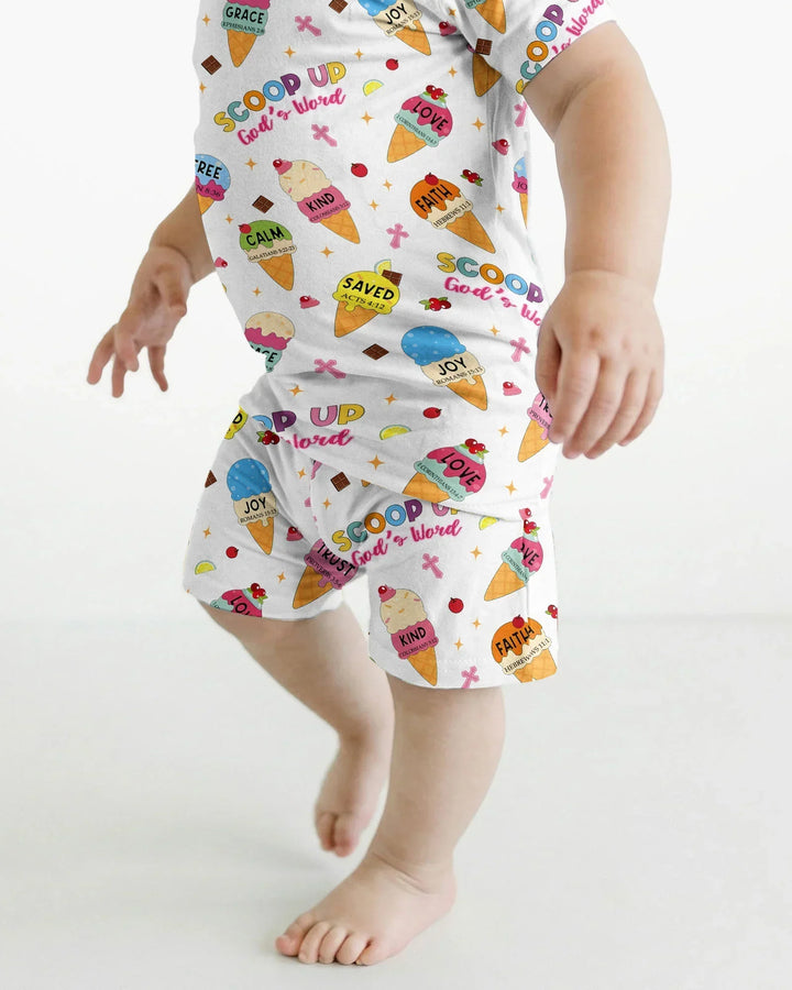 Template Zweiteiliges Pyjama-Set mit kurzen Ärmeln und Shorts