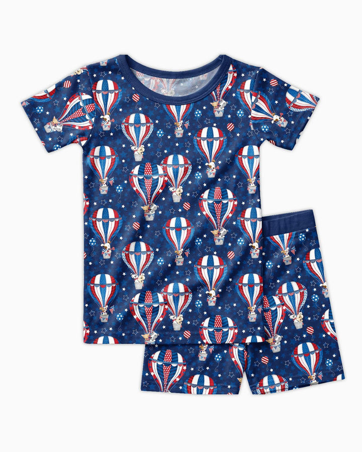 Template Zweiteiliges Pyjama-Set mit kurzen Ärmeln und Shorts