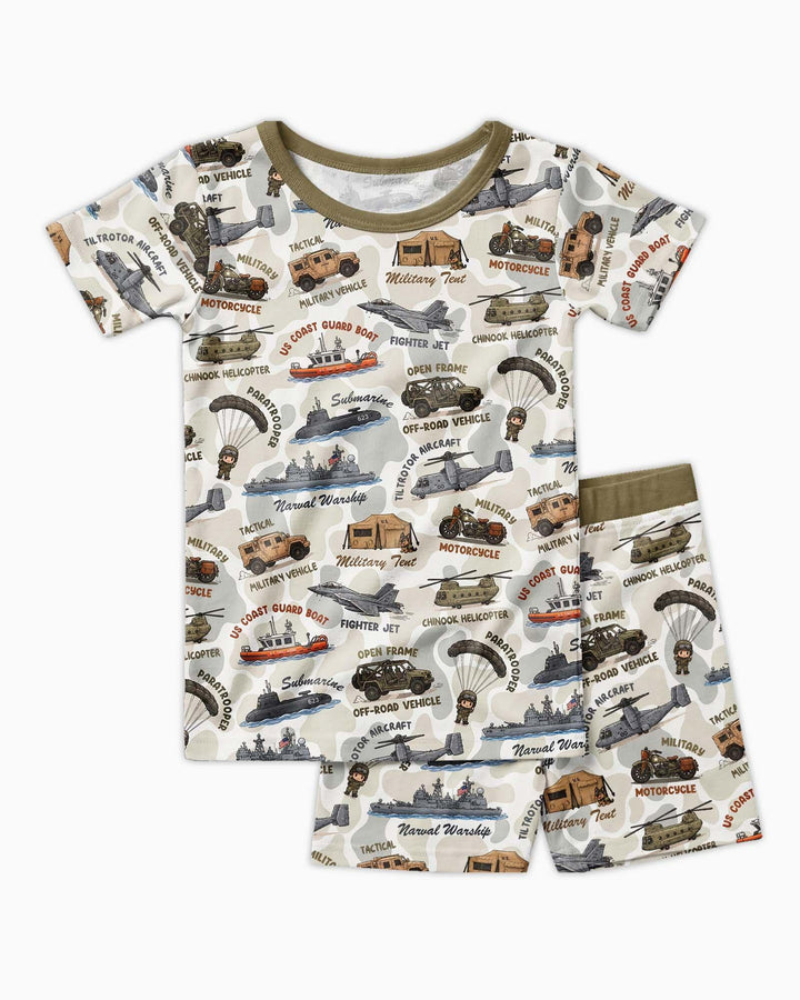 Template Zweiteiliges Pyjama-Set mit kurzen Ärmeln und Shorts