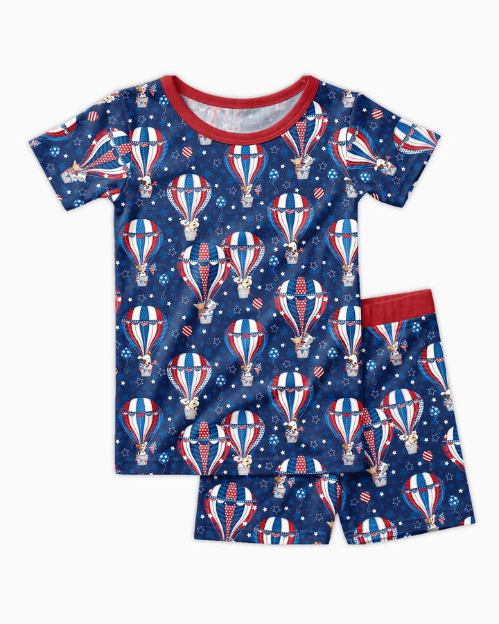 Template Zweiteiliges Pyjama-Set mit kurzen Ärmeln und Shorts