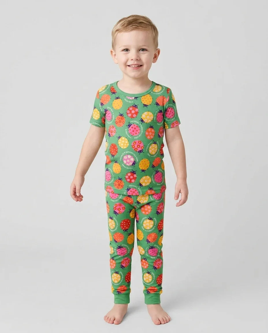 Zweiteiliges, kurzärmliges Pyjama-Set mit Marienkäfern
