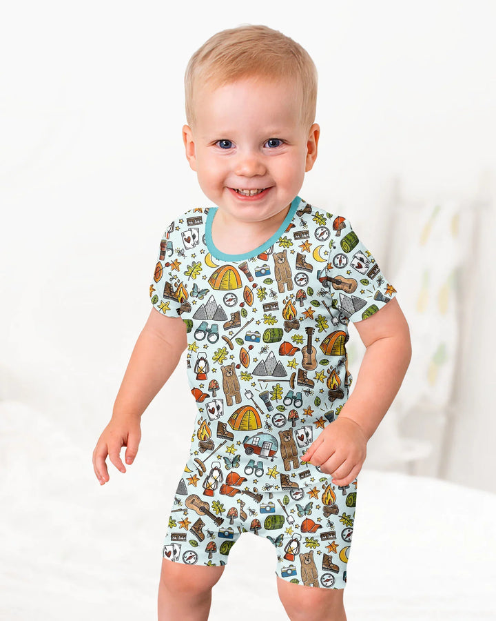 Template Zweiteiliges Pyjama-Set mit kurzen Ärmeln und Shorts