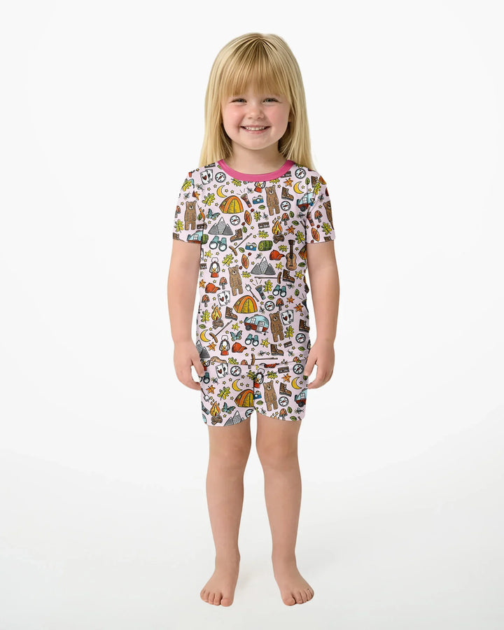 Template Zweiteiliges Pyjama-Set mit kurzen Ärmeln und Shorts