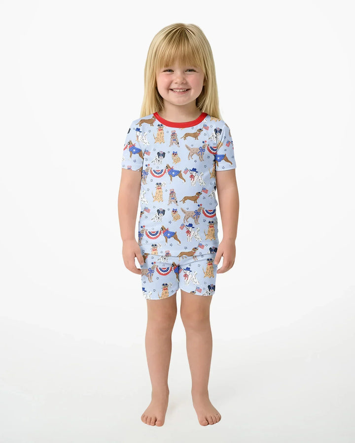 Template Zweiteiliges Pyjama-Set mit kurzen Ärmeln und Shorts