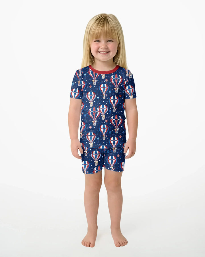 Template Zweiteiliges Pyjama-Set mit kurzen Ärmeln und Shorts