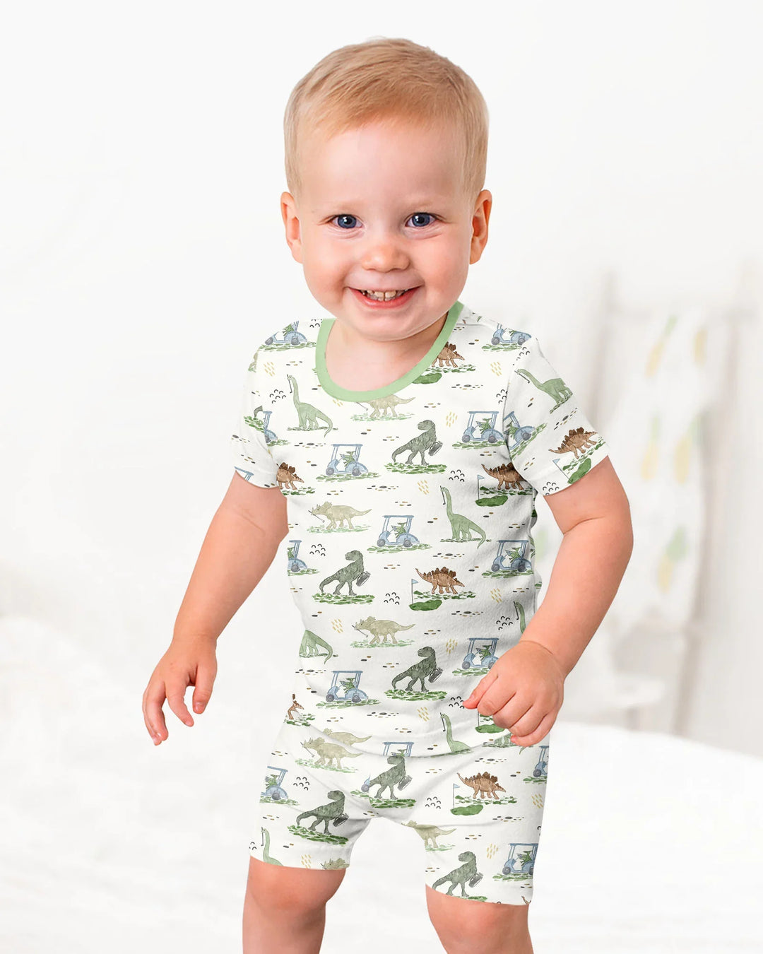 Template Zweiteiliges Pyjama-Set mit kurzen Ärmeln und Shorts
