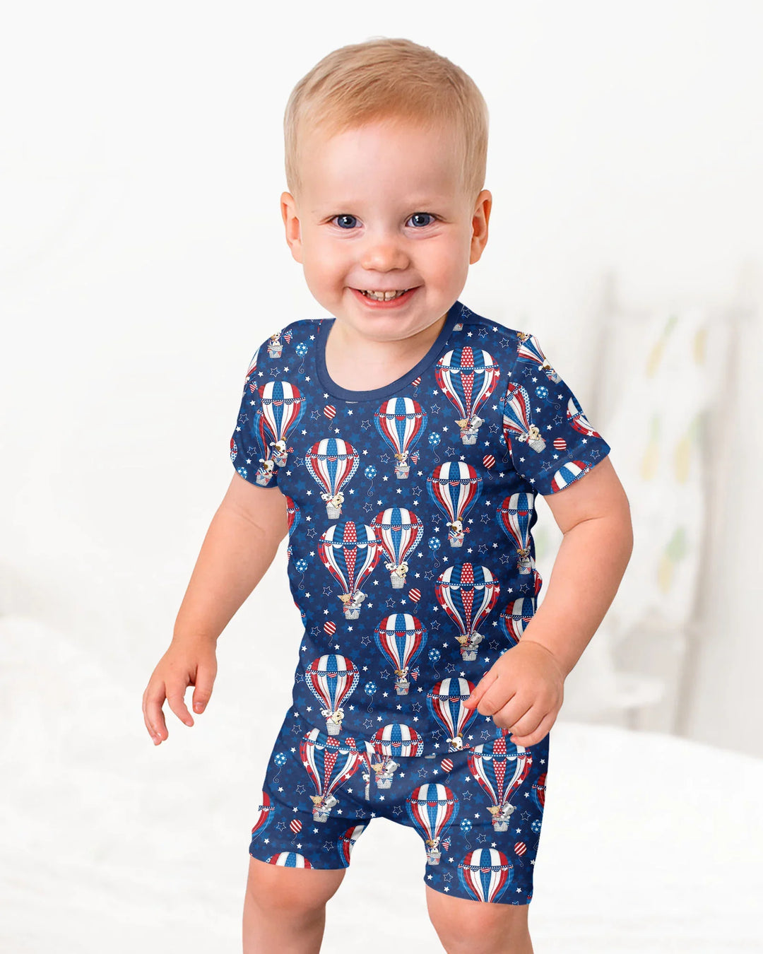 Template Zweiteiliges Pyjama-Set mit kurzen Ärmeln und Shorts