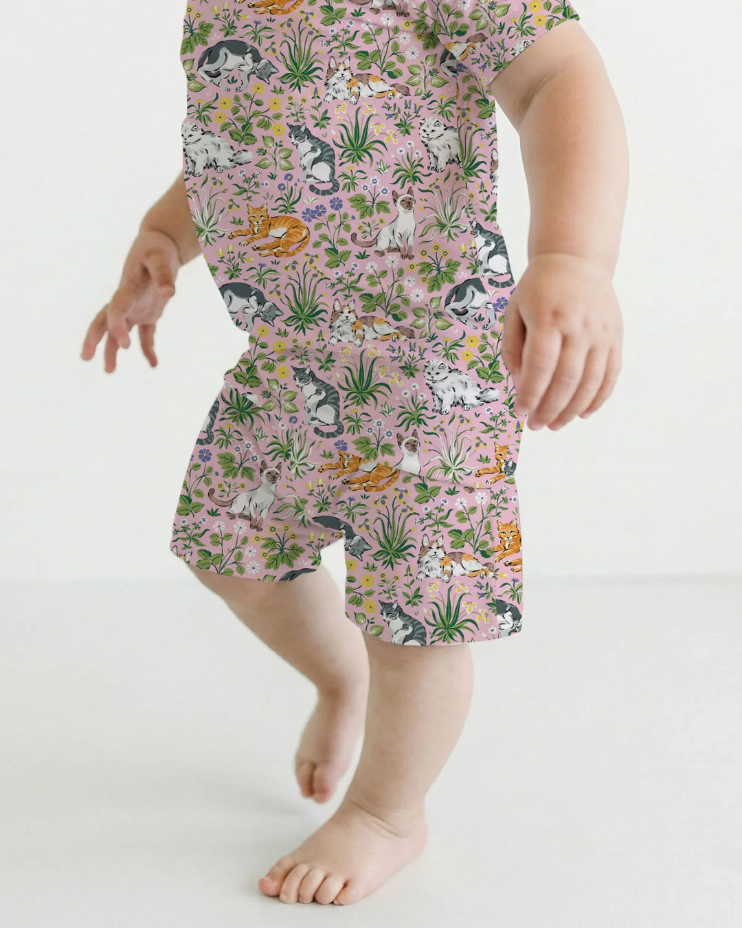 Template Zweiteiliges Pyjama-Set mit kurzen Ärmeln und Shorts