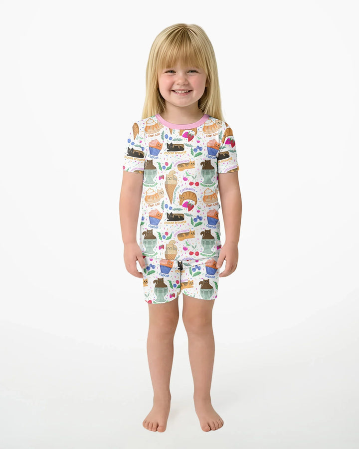 Template Zweiteiliges Pyjama-Set mit kurzen Ärmeln und Shorts