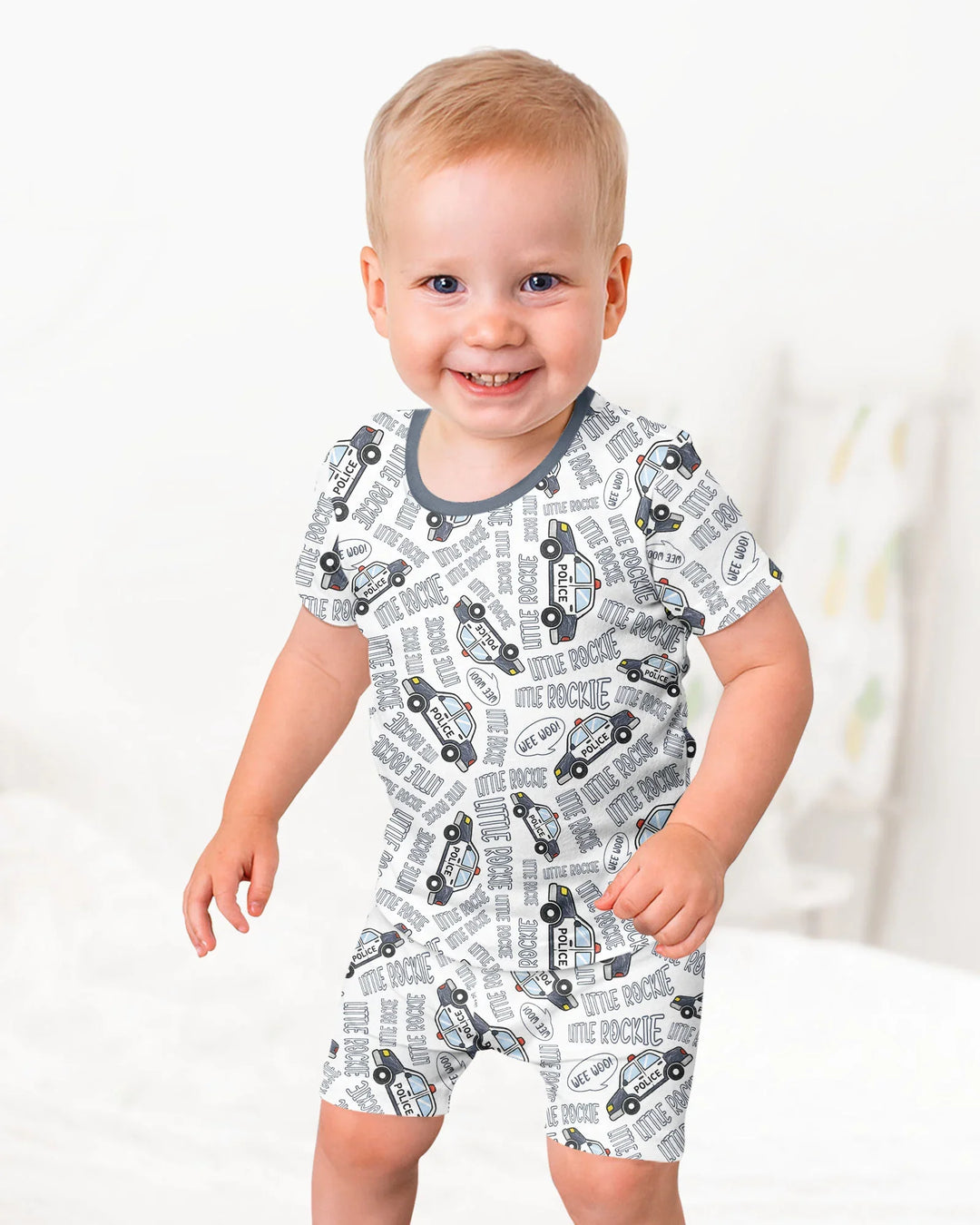 Template Zweiteiliges Pyjama-Set mit kurzen Ärmeln und Shorts