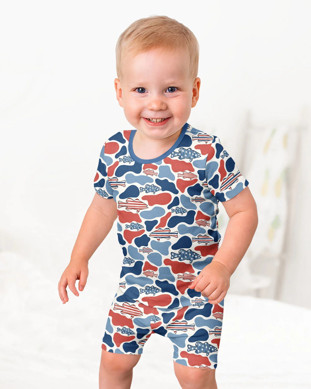Template Zweiteiliges Pyjama-Set mit kurzen Ärmeln und Shorts