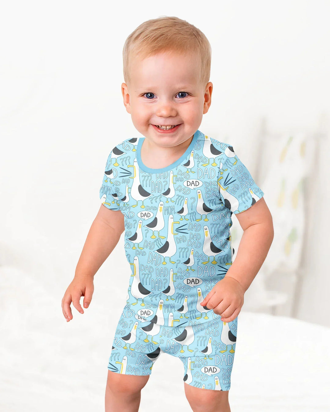 Template Zweiteiliges Pyjama-Set mit kurzen Ärmeln und Shorts