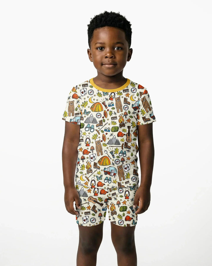 Template Zweiteiliges Pyjama-Set mit kurzen Ärmeln und Shorts