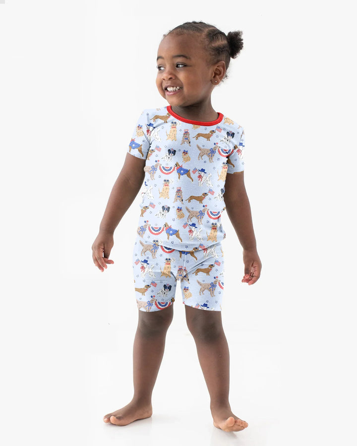 Template Zweiteiliges Pyjama-Set mit kurzen Ärmeln und Shorts