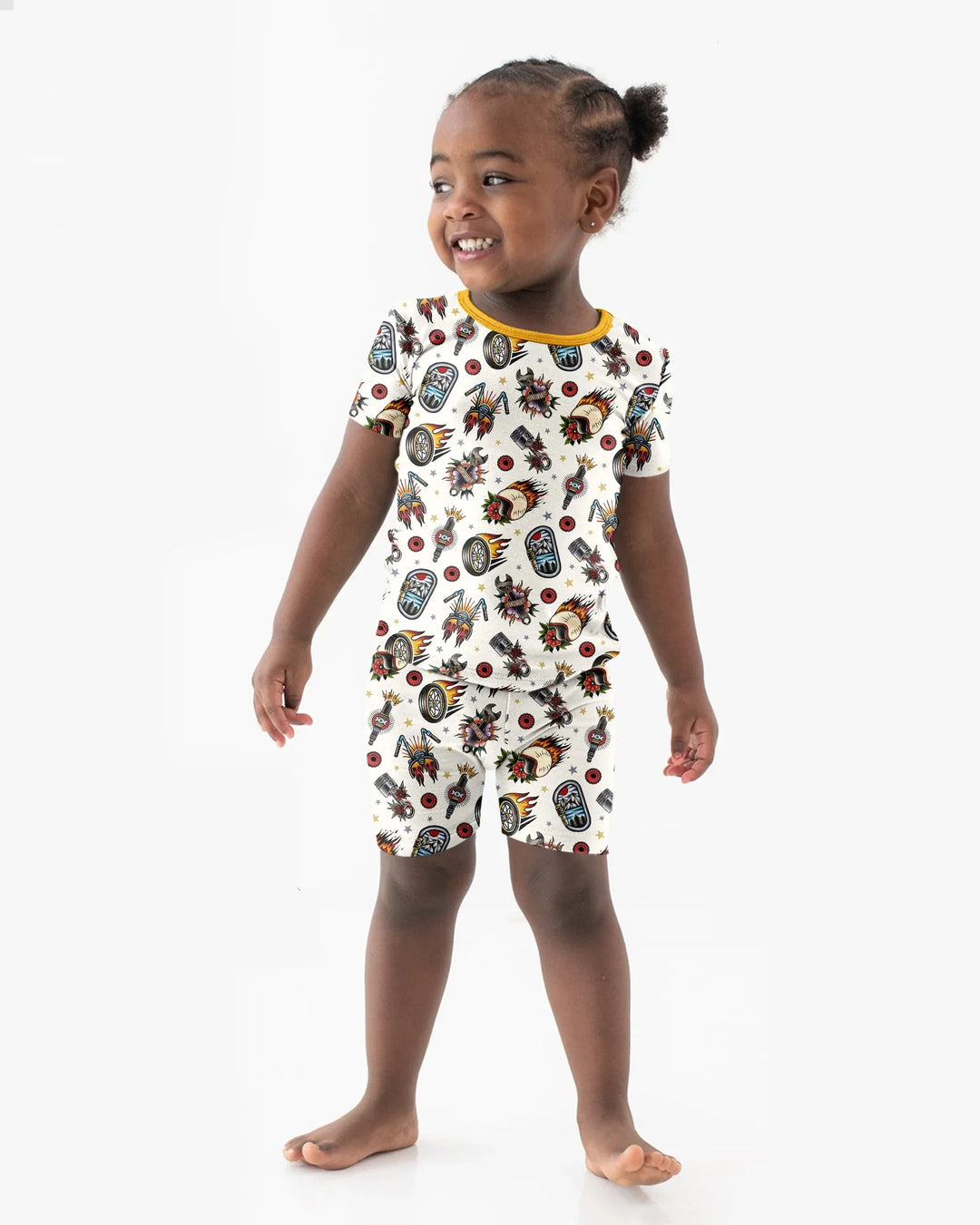 Template Zweiteiliges Pyjama-Set mit kurzen Ärmeln und Shorts